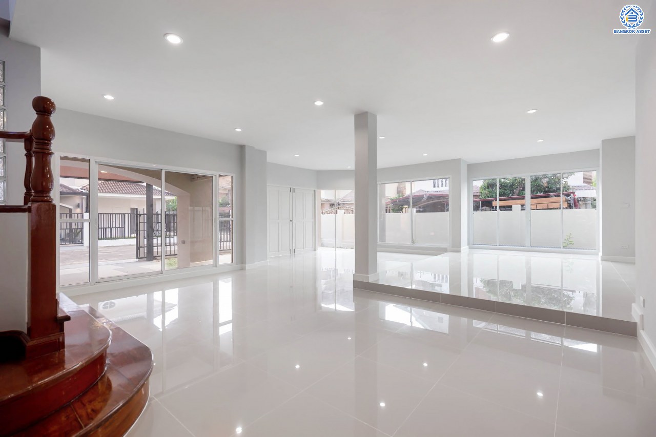 บ้านมือสองตกแต่งใหม่ โครงการ รัชชา2 บางใหญ่ เนื้อที่ 60 ตร.ว. ฟังก์ชัน 3 ห้องนอน 3 ห้องน้ำ 1 ห้องอเนกประสงค์ จอดรถได้ 2 คัน บนทำเลใกล้ถนนใหญ่เพียง 100 เมตร เชื่อมต่อถ.กาญจนาภิเษก ใกล้เซ็นทรัลเวสต์เกต ทางด่วน "ศรีรัช" และรถไฟฟ้าสายสีม่วง "สถานีสามแยกบางใหญ่"